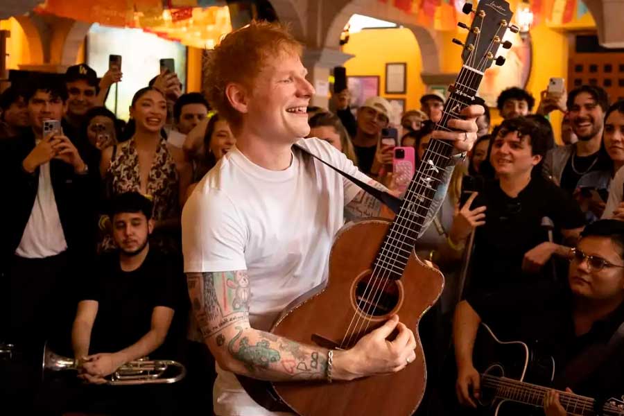 Ed-Sheeran-sorprende-a-sus-fans-en-Garibaldi-con-un-show-íntimo-y-exclusivo