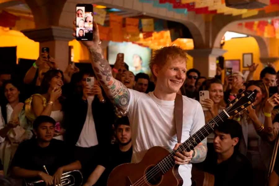 Ed-Sheeran-sorprende-a-sus-fans-y-canta-con-mariachi-en-el-Tenampa